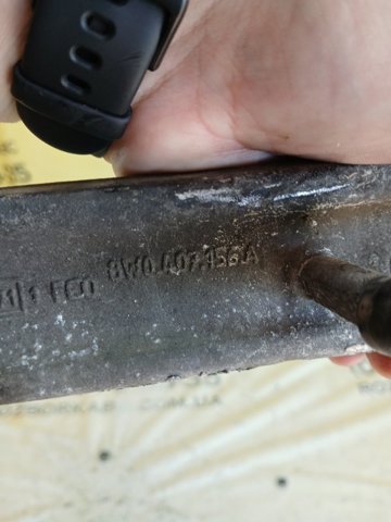 Нижний правый рычаг передней подвески 8W0407156A VAG