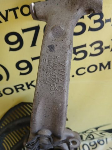 Кулак поворотный передний правый 8W0407560 VAG