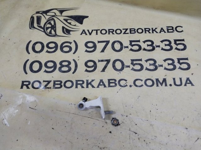 Петля передней двери правая 8W0831404A VAG