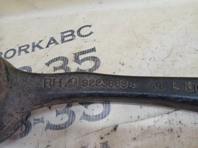 Рычаг передней подвески нижний, правый 92236898 GM