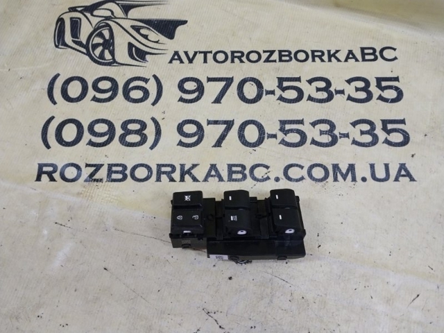 Кнопки переднего левого стеклоподъёмника 93570F2100 HYUNDAI