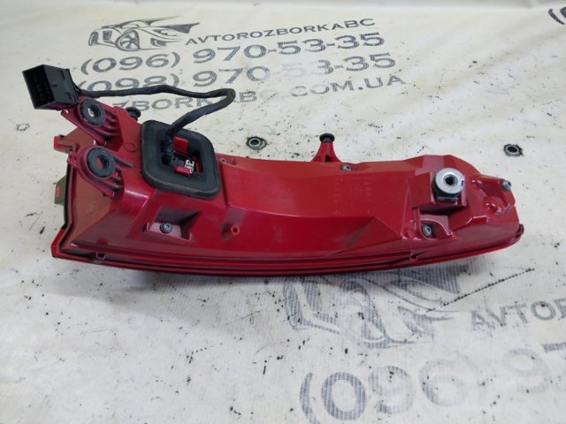 Задний правый внешний фонарь 95B945096A VAG