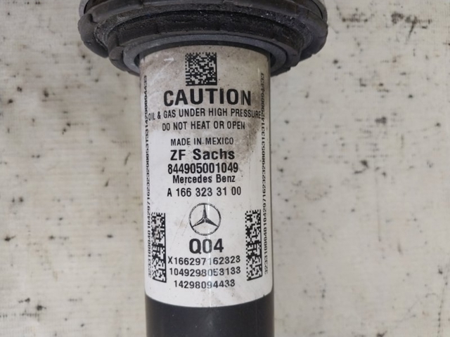 Передний правый амортизатор A1663205066 MERCEDES