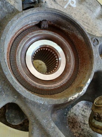 MERCEDES A1663500508 Цапфа задняя правая в наличии Киев