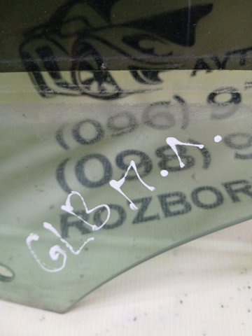 MERCEDES A2477250900 Стекло двери передней левой в наличии Харьков