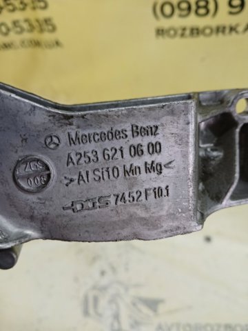 Кронштейн передней панели правый A2536210600 MERCEDES