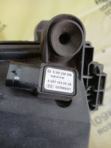 Корпус воздушного фильтра, левый A2760903901 MERCEDES