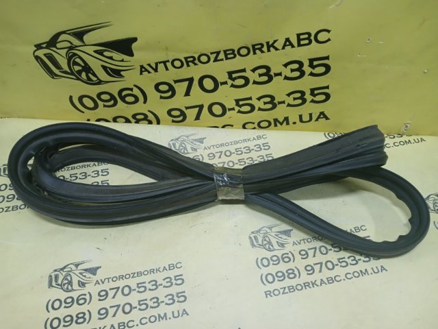Уплотнитель задней 3/5-й двери KB7W62761 MAZDA