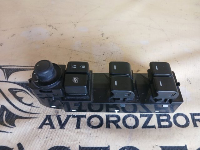 Кнопки переднего левого стеклоподъемника KF3N66350 MAZDA