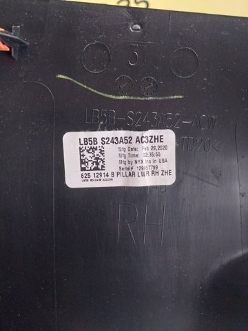 Обшивка стойки кузова внутренняя, средняя нижняя правая LB5Z7824346AD FORD