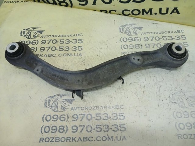 Балансир задний верхний LR037690 LAND ROVER
