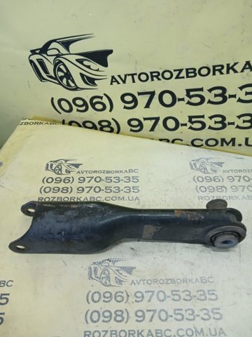 Рычаг задней подвески нижний, левый LR037700 LAND ROVER
