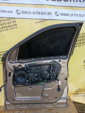 Пассажирская передняя дверь LR061282 LAND ROVER