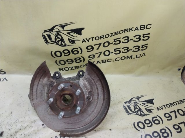 Кулак поворотный правый LR068883 LAND ROVER