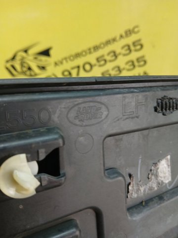 Накладка задней левой двери, нижняя LR073085 LAND ROVER