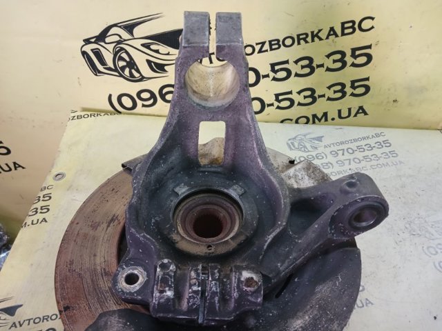 Кулак поворотный передний правый LR077914 LAND ROVER