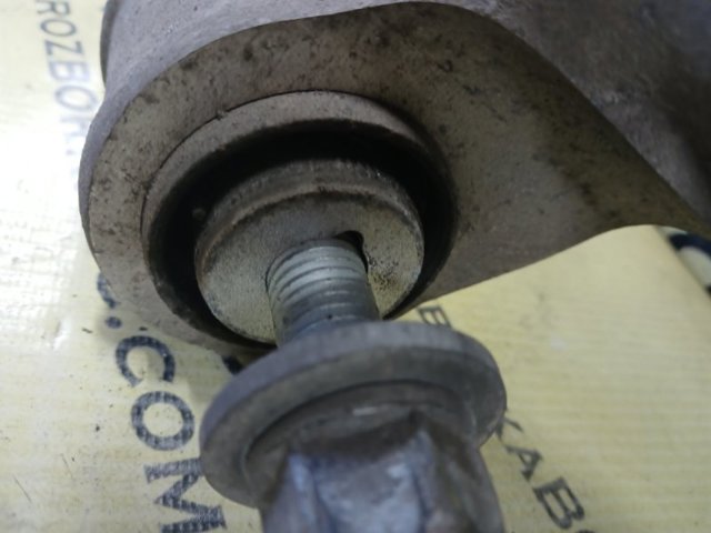 Балансир задний нижний, правый LR081547 LAND ROVER