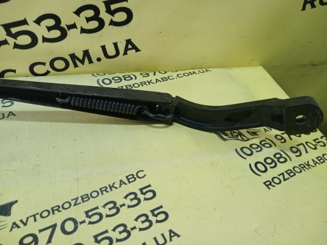 Рычаг-поводок стеклоочистителя лобового стекла LR082684 LAND ROVER