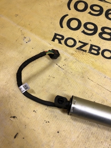 Амортизатор задней двери LR083965 LAND ROVER