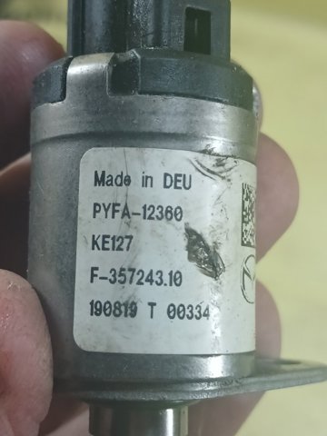 Клапан положения фаз распредвала PYFA12360 MAZDA