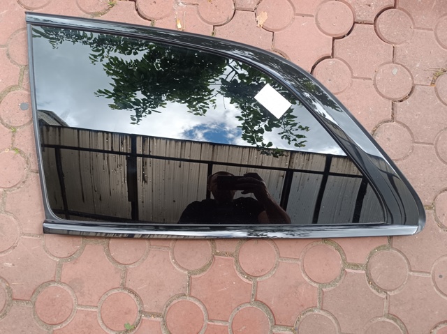 Стекло багажника, левое 1676700501 MERCEDES