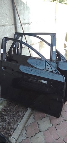 Пассажирская передняя дверь 2537200405 MERCEDES