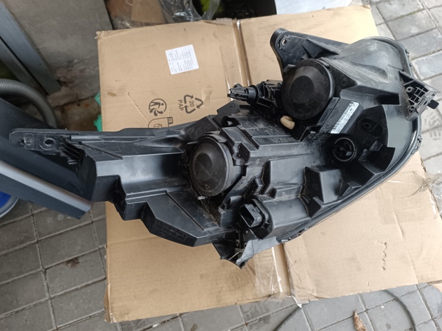 RENAULT 260600331R Левая фара в наличии Житомир