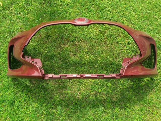 Передний бампер 521190U946 TOYOTA