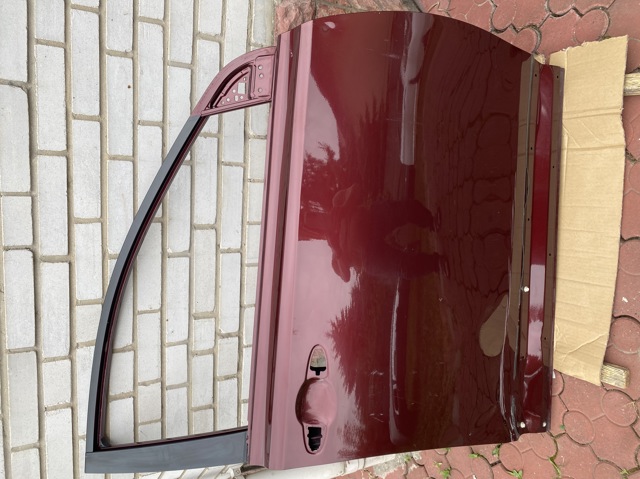 Пассажирская передняя дверь 6700142140 TOYOTA