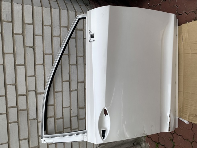 Пассажирская передняя дверь 6700148160 TOYOTA