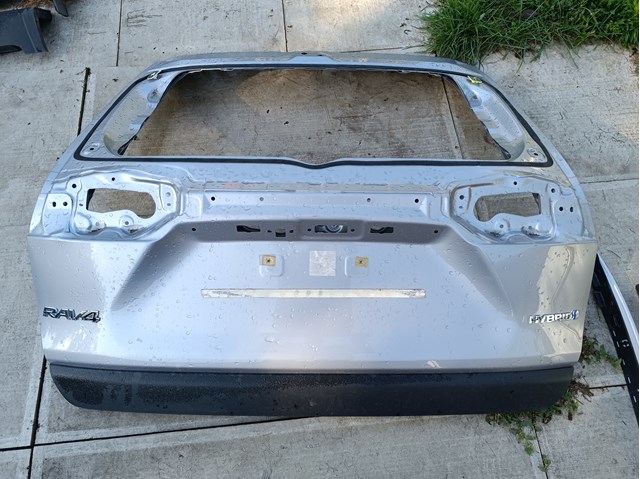 Пятая дверь 6700542650 TOYOTA