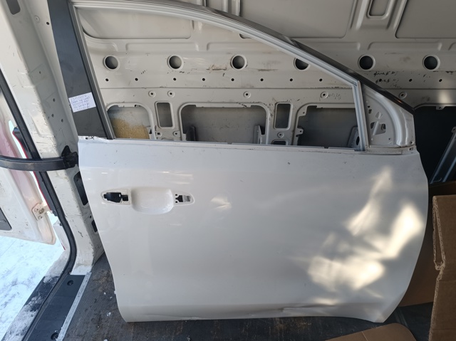 Пассажирская передняя дверь 76004F1000 HYUNDAI