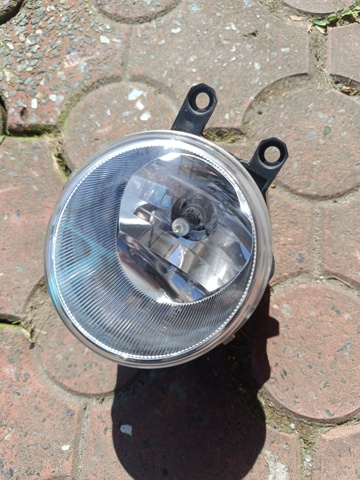 Противотуманка правая 8121002110 TOYOTA