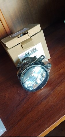 Левая противотуманная фара 812200E030 TOYOTA