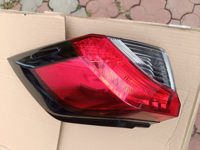 Фара задняя правая внешняя 8155042230 TOYOTA