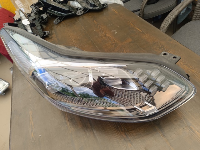 92102F1500 HYUNDAI Правая фара купить в Чернигов
