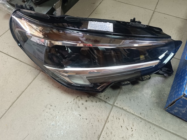 Фара передняя правая 9829522580 OPEL