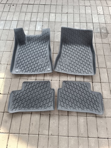 Комплект резиновых ковриков A17768032049051 MERCEDES