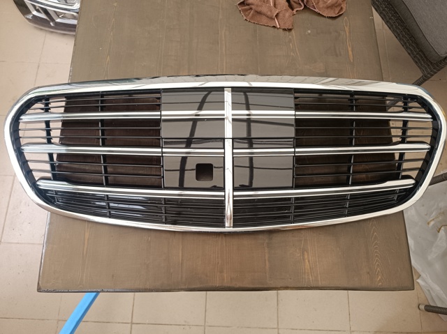 Облицовка радиатора A22388041009040 MERCEDES