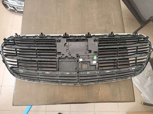A22388041009040 MERCEDES Решетка радиатора купить в Николаев