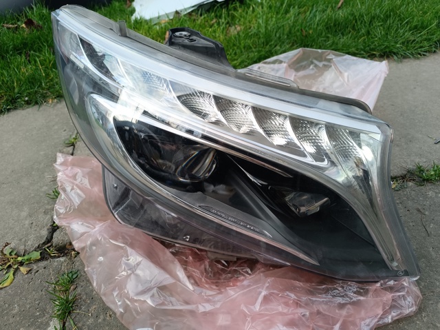 Правая блок фара A4479061901 MERCEDES
