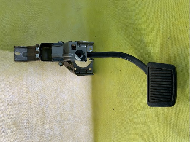 Педаль тормоза 328003X400 HYUNDAI