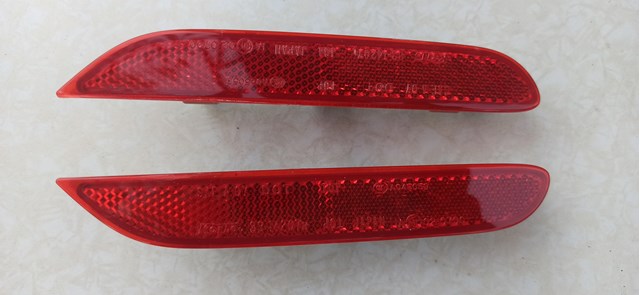 Правый отражатель бампера 26560JJ90A NISSAN