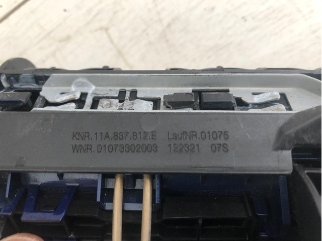 VAG 11A837812E Держатель наружной ручки двери правых дверей в наличии Запорожье