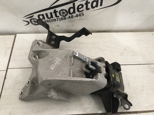 Подушка (опора) двигателя, левая 21870K4000 HYUNDAI