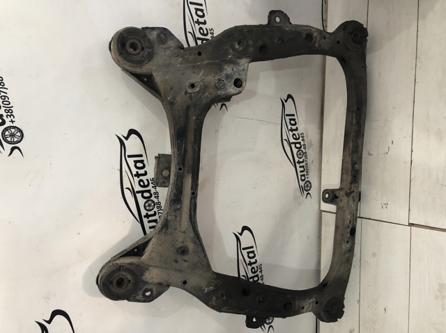 Поперечина передней подвески 5110048071 TOYOTA