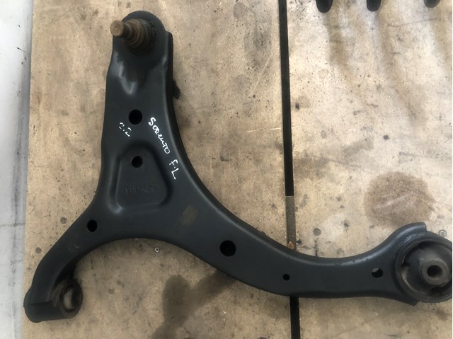 Рычаг передней подвески нижний, правый 545012P000 HYUNDAI