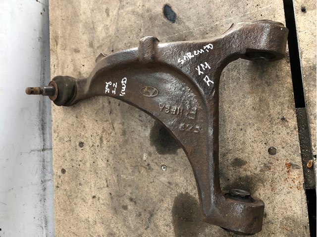 Балансир подвески задний правый 552402B100 HYUNDAI