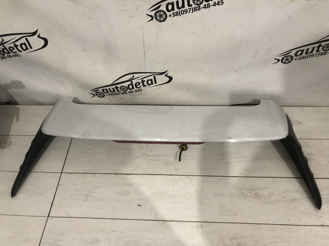 Крыло на багажник 87210J9000 HYUNDAI