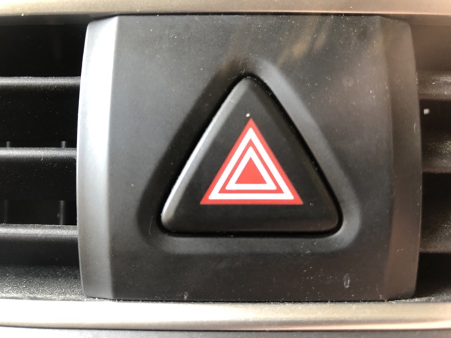 Кнопка включения аварийного сигнала 93790J9000 HYUNDAI